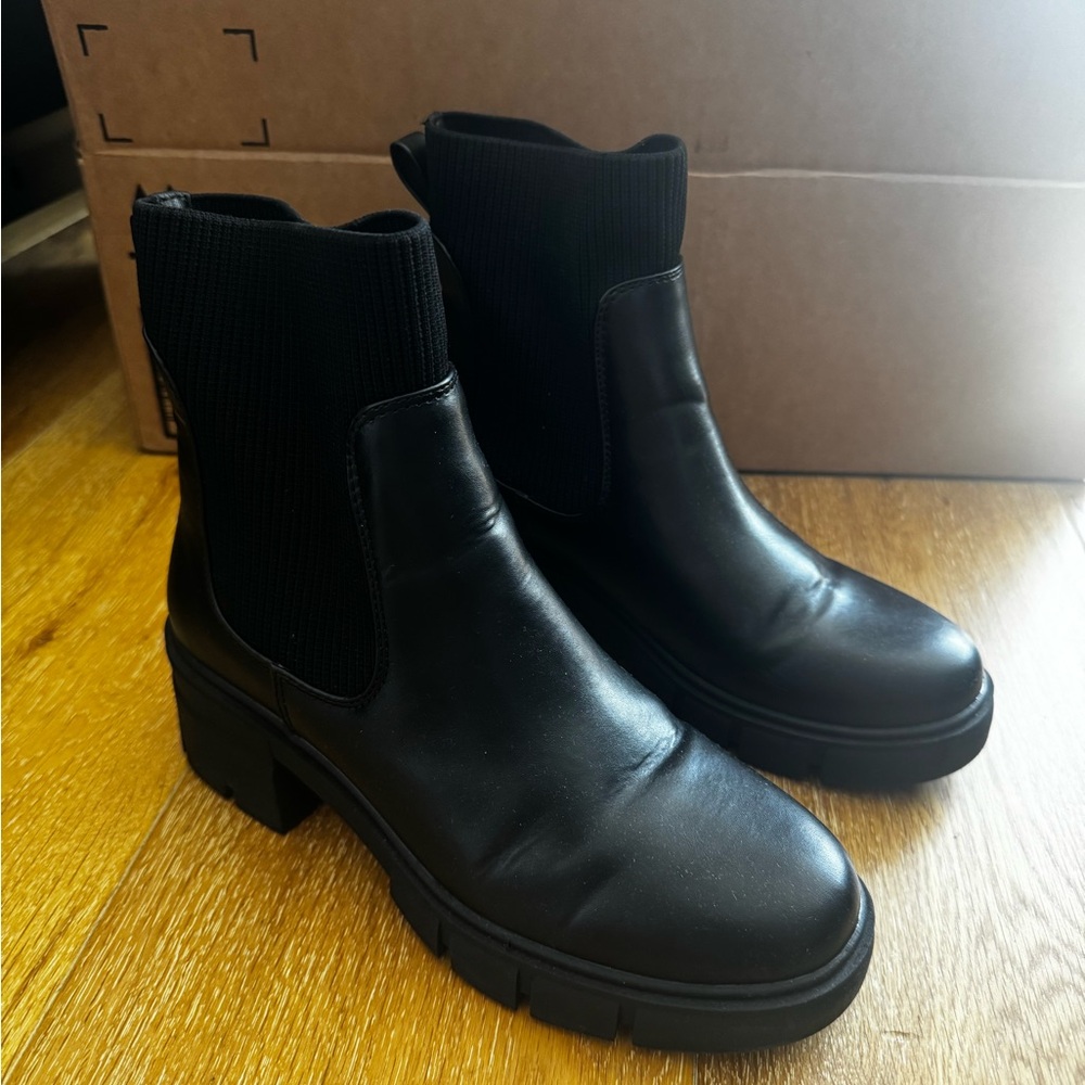 Black Chunky Chelsea Ankle Boots - Sleek Platform Design - Womens 7.5